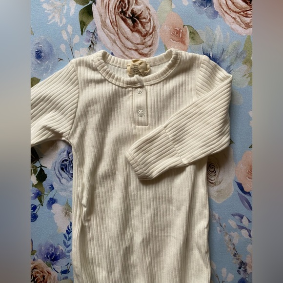 Brand new without tags Baby Dren knotted gown - Picture 2 of 3